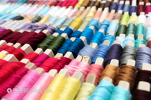 彩色線軸的絲線 紡織品的無限可能